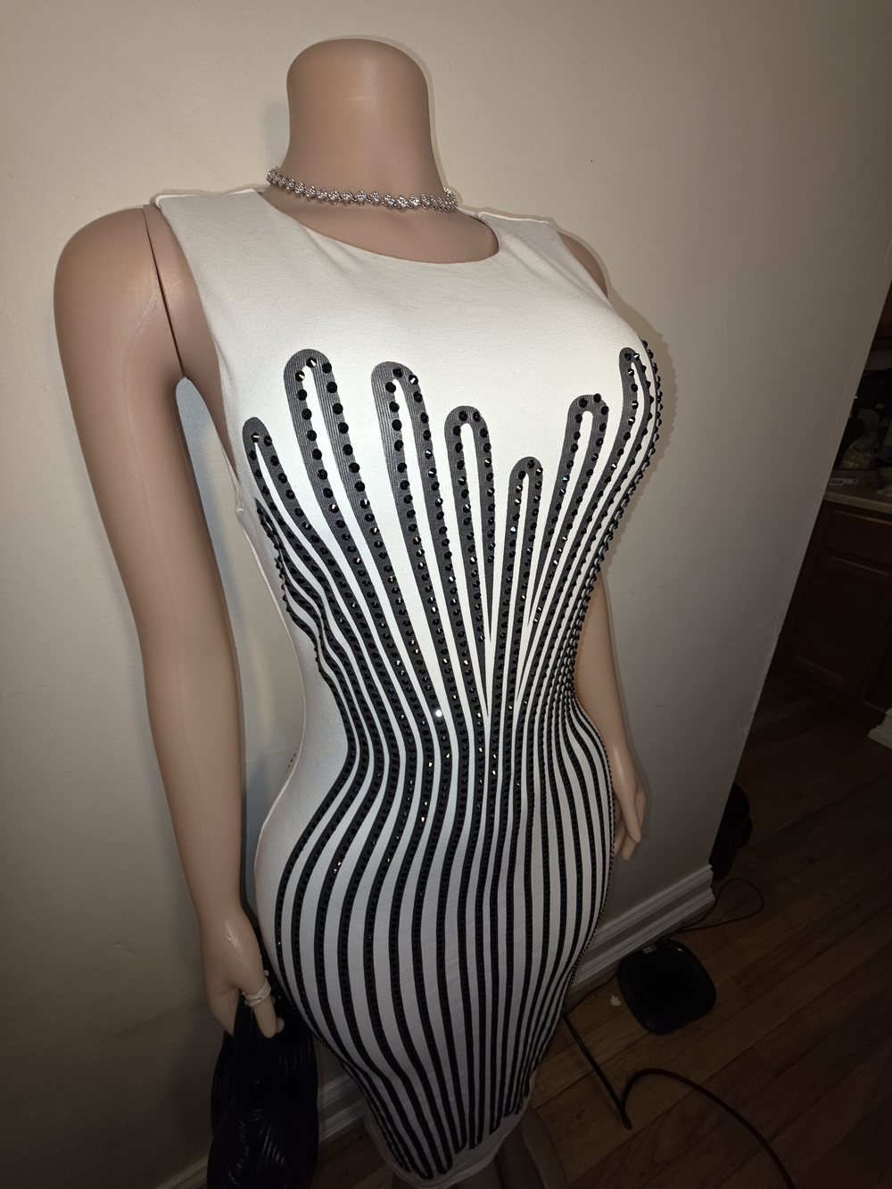 ☆AKIRA White Midi Dress with Black Rhinestone Sculptural Stripes☆ - Picture 3 of 5